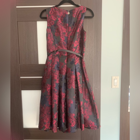 Tommy Hilfiger Womens
Burgundy Sleeveless Belted Fit
Flare Party Dress Size 10 - Picture 2 of 3